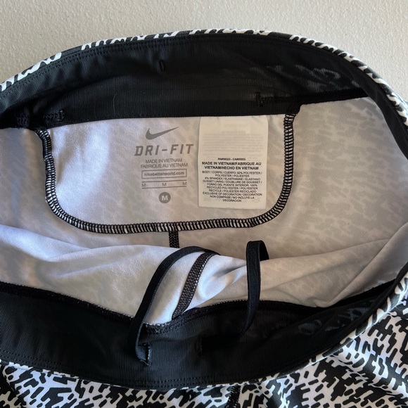 Nike Women’s Pronto Essential Running Crop Pants Tights Black/White Leggings - Picture 6 of 9